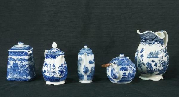 FIVE PIECES ANTIQUE BLUE WILLOW TEA PITCHERS: LOT OF FIVE PIECES ANTIQUE BLUE WILLOW PORCELAIN TEA PITCHERS. RINGTONS AND OCEAN. Height: 7 and 10 in. by Width: 7 1/2 and 9 in. by Depth: 3 and 5 in.