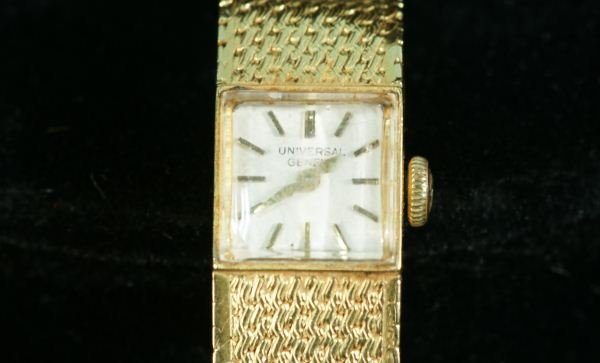 LADIES UNIVERSAL GENEVE 18KT GOLD WATCH: LADIES UNIVERSAL GENEVE 18KT GOLD WATCH.