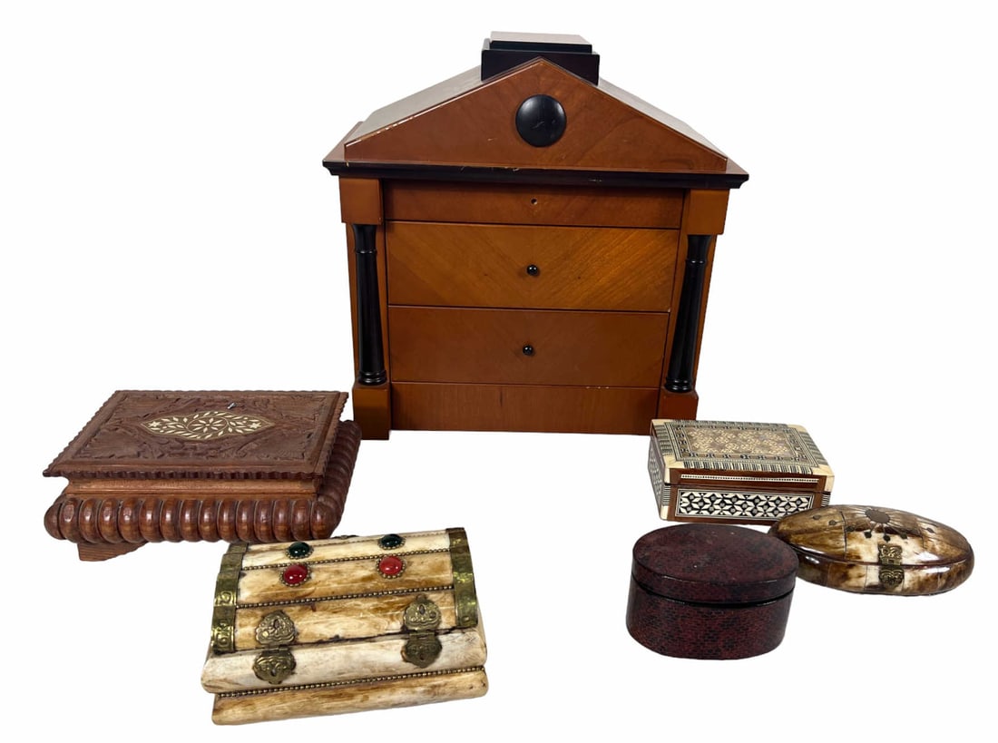 MISC LOT OF DECORATIVE & JEWELRY BOXES (1 of 9)