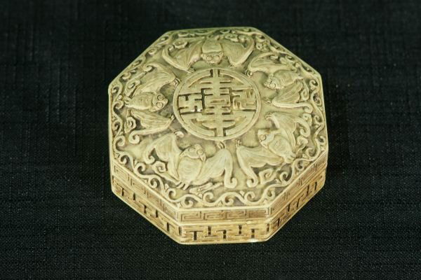 ANTIQUE CHINESE CINNABAR LIDDED BOX: ANTIQUE CHINESE CINNABAR LIDDED BOX. Height: 1 in. by Width: 3 in. by Depth: 3 in.