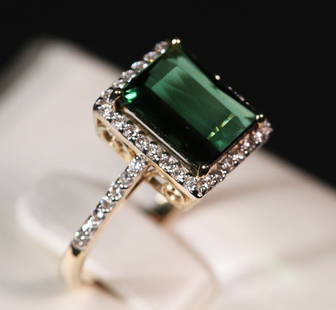 EMERALD CUT 3.50 CT GENUINE EMERALD & DMND RING: EMERALD CUT 3.50 CT GENUINE EMERALD & DMND RING 14K YELLOW GOLD. Size 6.5.