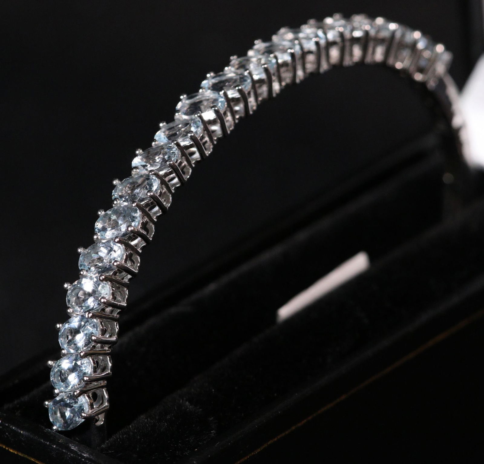 5 CT GENUINE AQUAMARINE TRIGGER RELEASE BANGLE (1 of 3)