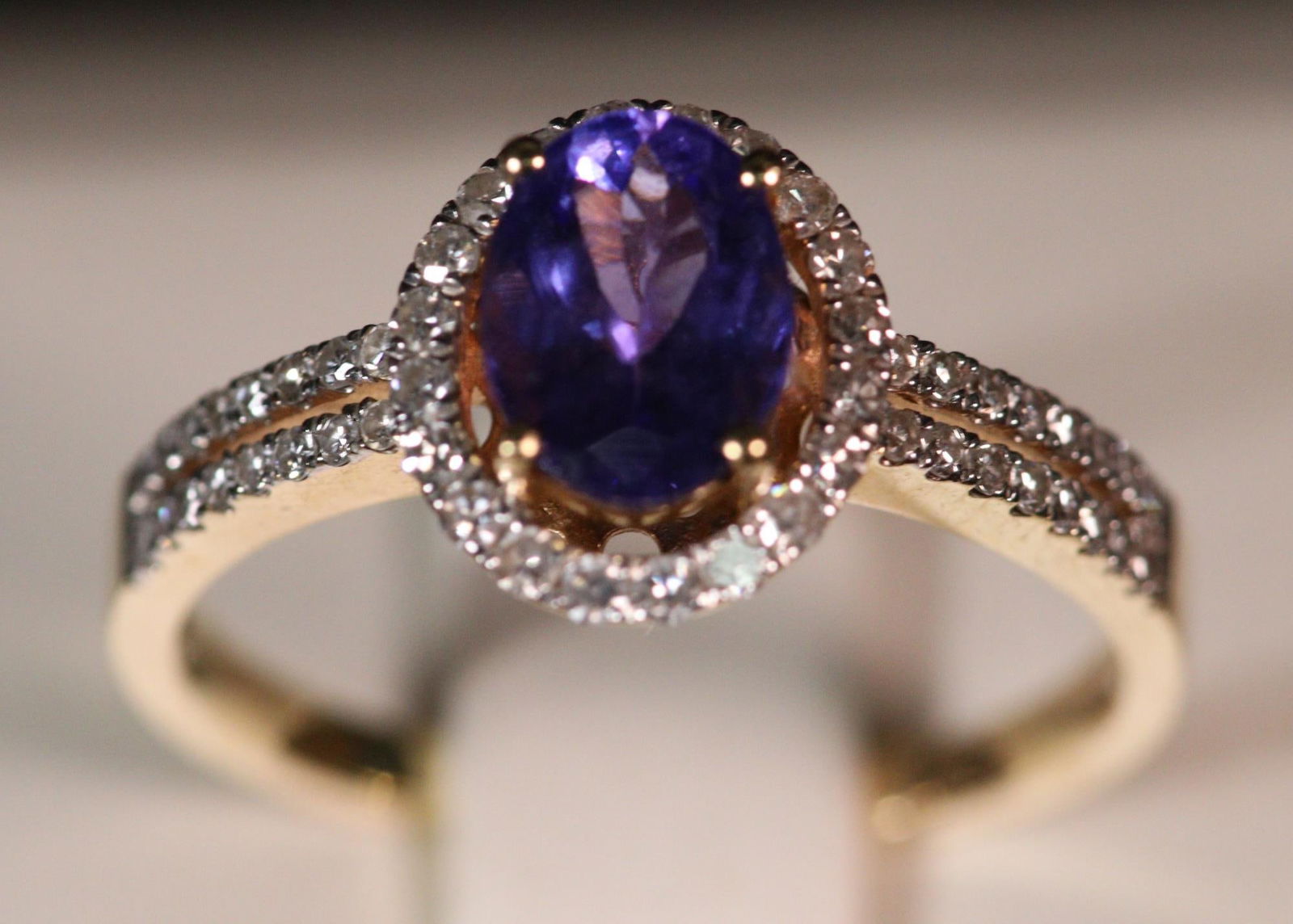 HALO SET GENUINE TANZANITE AND DIAMOND RING (1 of 3)