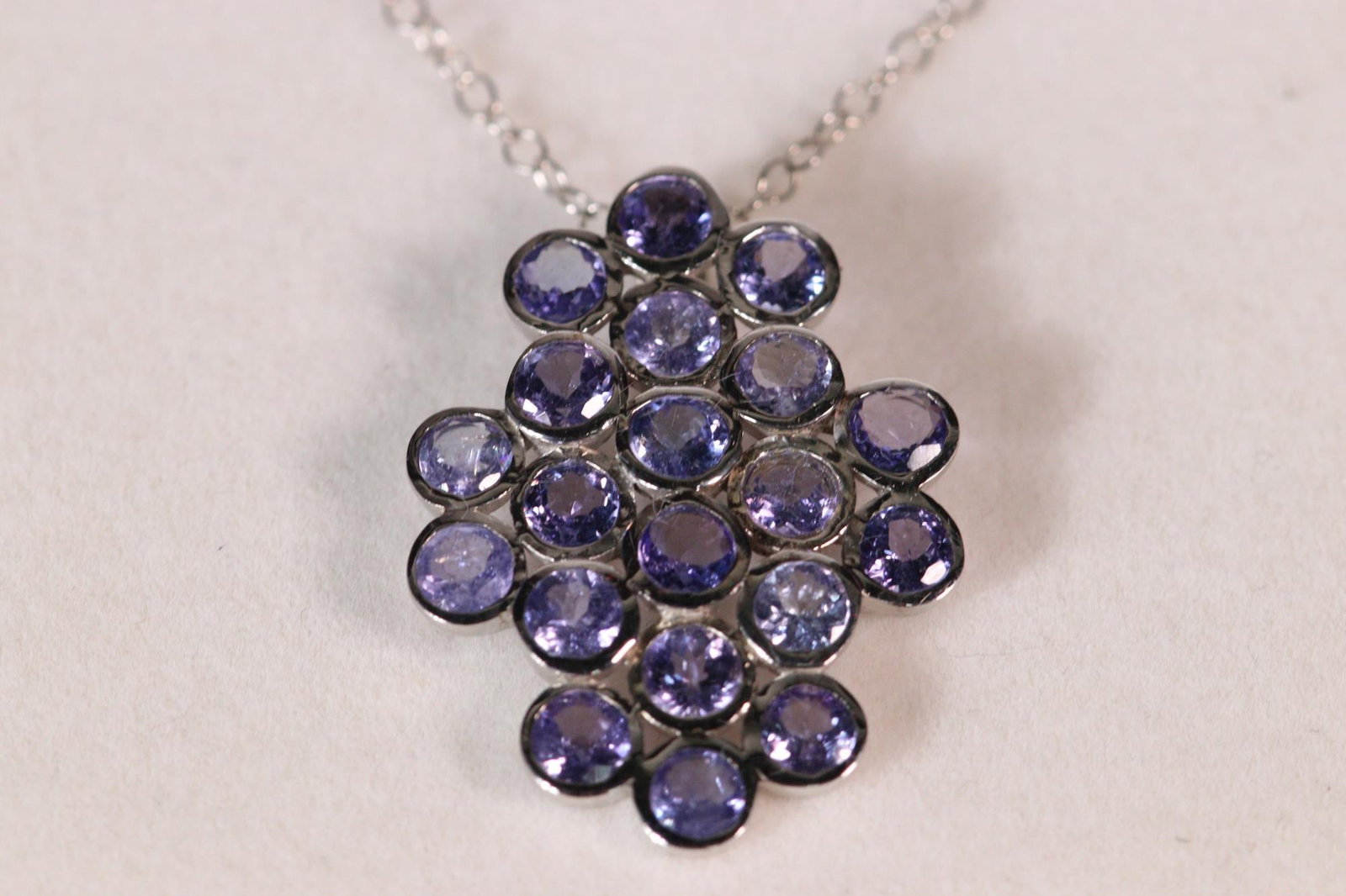 4 CT GENUINE TANZANITE NECKLACE: 4 CT GENUINE TANZANITE NECKLACE