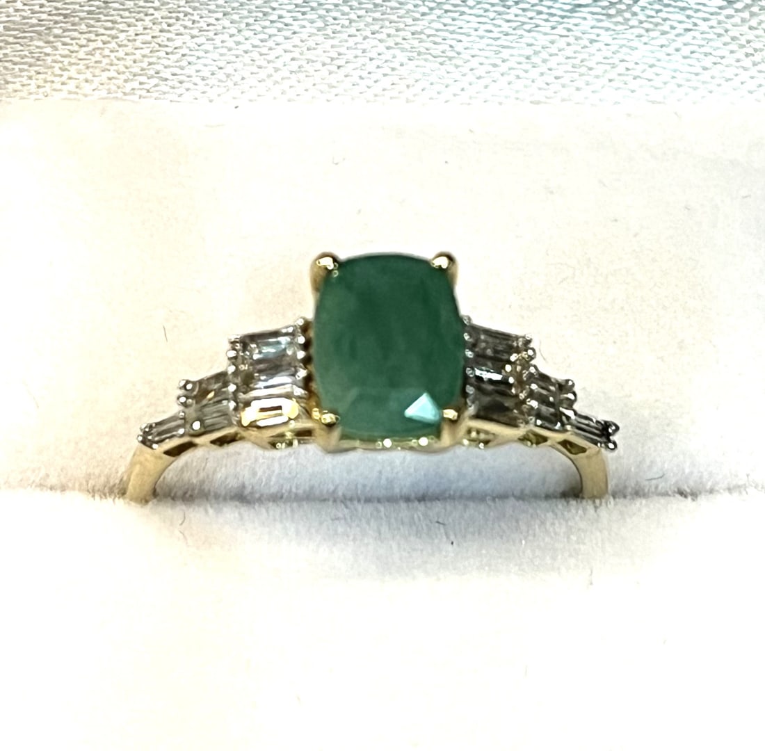 GENUINE EMERALD AND DIAMOND ESTATE RING (1 of 3)