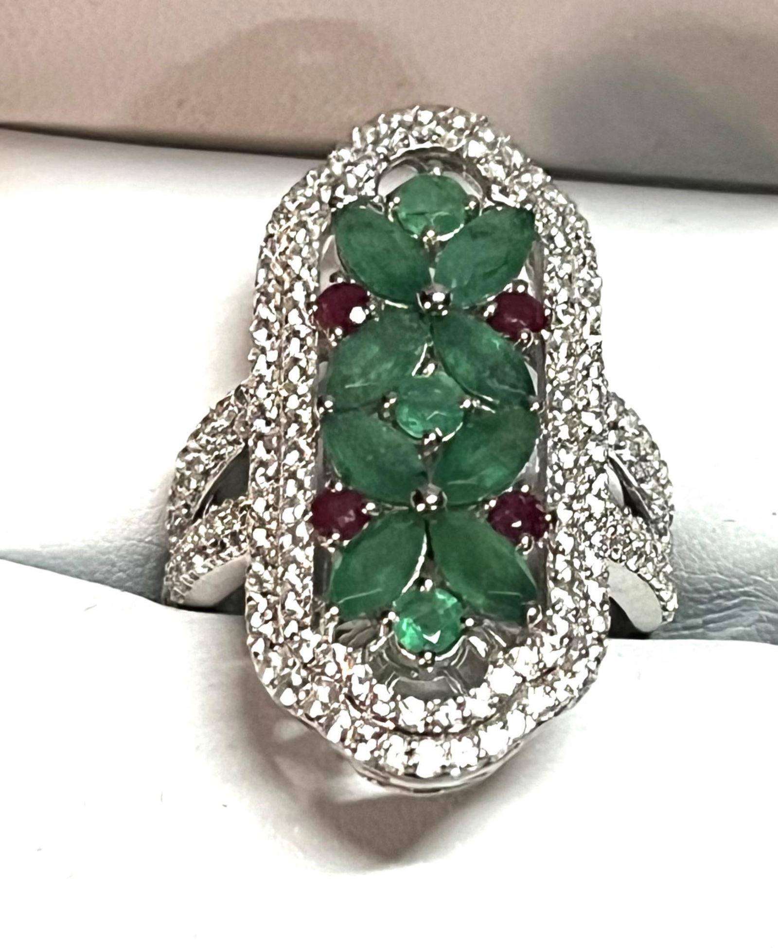 4.58 CT GENUINE EMERALD & RUBY ESTATE RING (1 of 3)