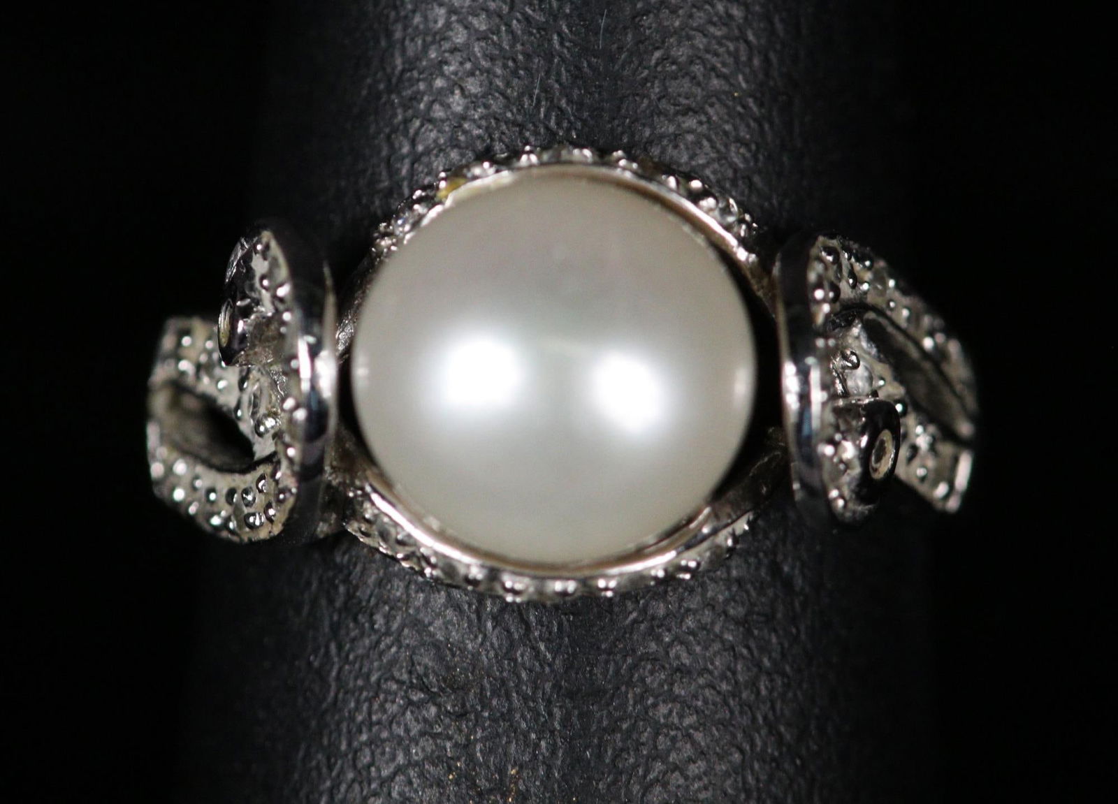 PEARL AND WHITE TOPAZ ESTATE RING SIZE 8 (317) (1 of 3)