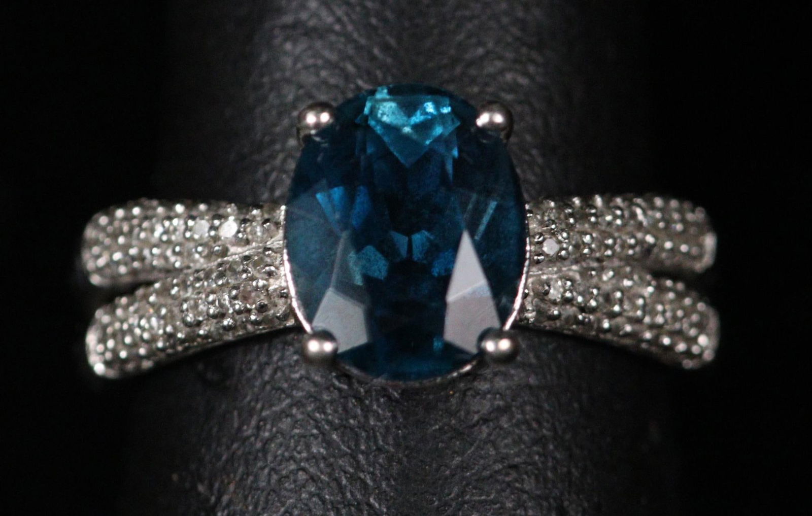 GENUINE LONDON BLUE TOPAZ / DMND DINNER RING (1 of 3)