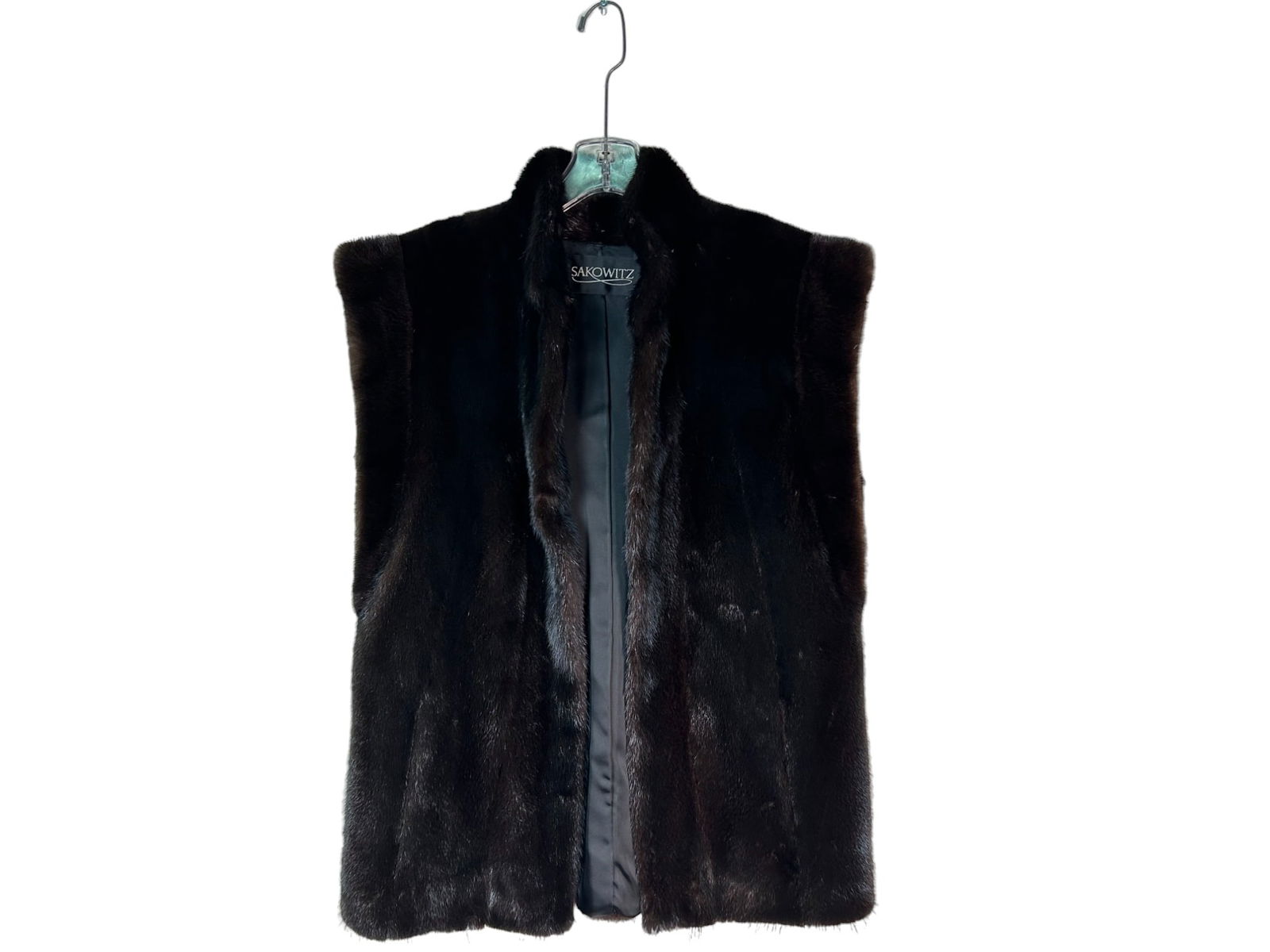 NATURAL RANCH MINK MALE PELT VEST: NATURAL RANCH MINK MALE PELT VEST LENGTH 27" SIZE: SMALL LABEL: SAKOWITZ