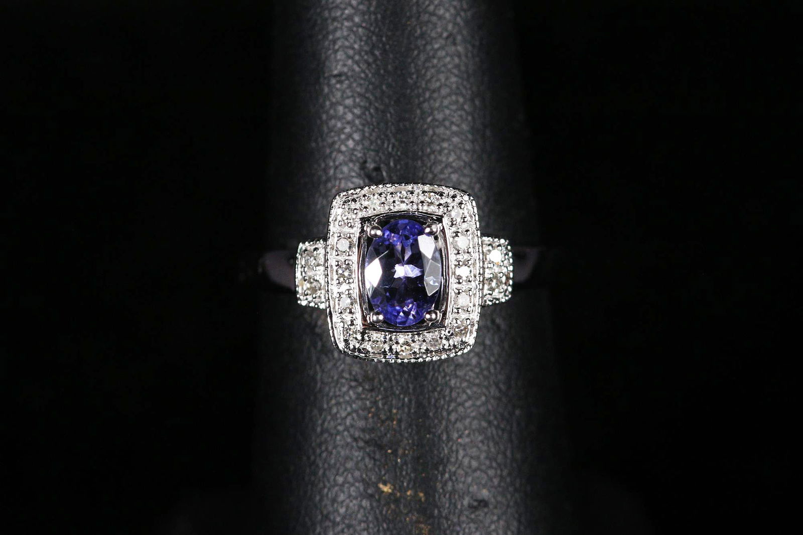 ELEGANT GENUINE TANZANITE & DIAMOND DINNER RING (1 of 3)