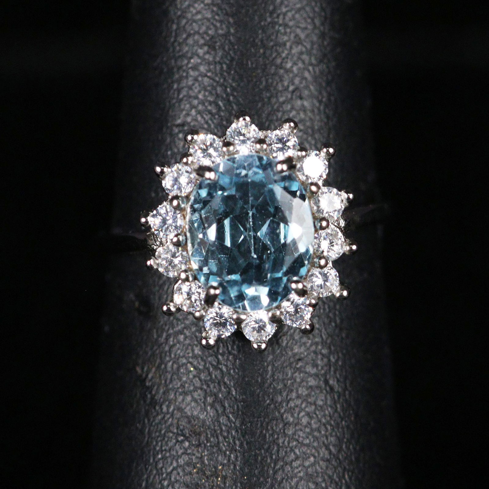 3.65 CT BLUE AND WHITE TOPAZ ESTATE RING SIZE 7 (1 of 3)