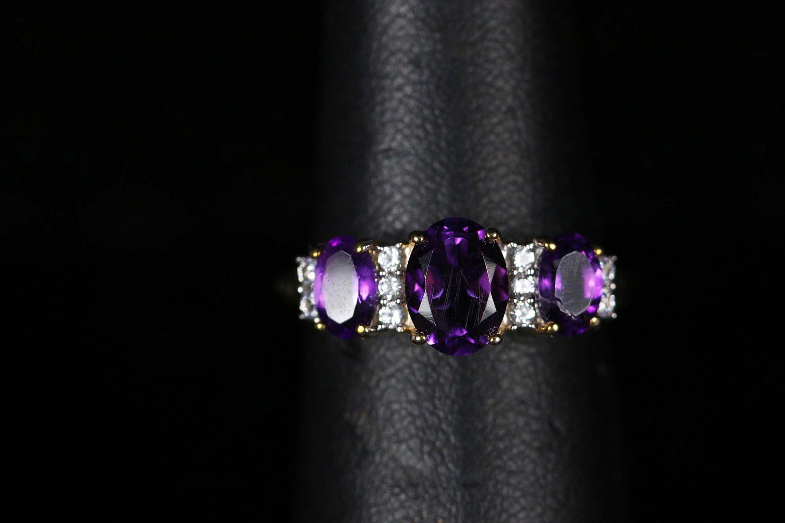 OVAL CUT AMETHYST WHT SAPPHIRE DINNER RING (1 of 3)