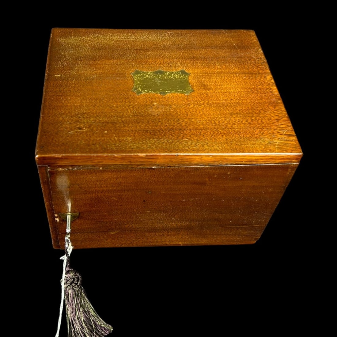 TWO DRAWER VICTORIAN MAHOGANY HUMIDOR: TWO DRAWER VICTORIAN MAHOGANY HUMIDOR Height: 7.5 in. by Width: 10 in. by Depth: 8