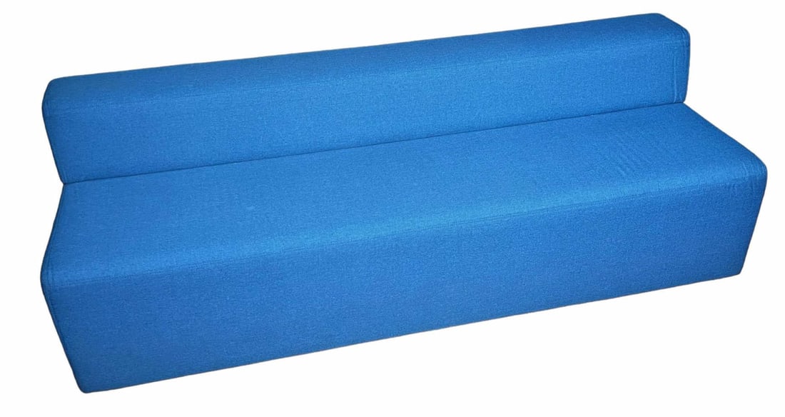 KNOLL K LOUNGE 3 SEAT SOFA: KNOLL K LOUNGE 3 SEAT SOFA. Height: 26 in. by Width: 78 in. by Depth: 28 in.