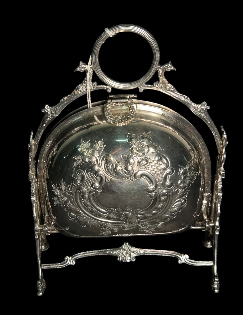 CA 1900 SILVER PLATE FOLDING BISCUIT BOX (1 of 3)