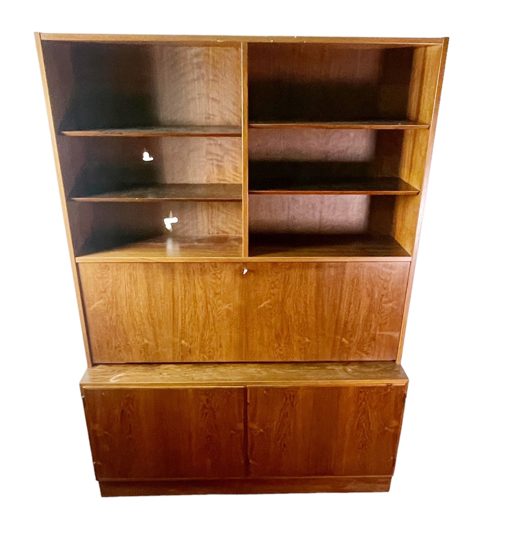 DANISH ROSEWOOD POUL HUNDEVAD SECRETARY: DANISH ROSEWOOD POUL HUNDEVAD SECRETARY Height: 77 in. by Width: 54.5 in. by Depth: 16.75