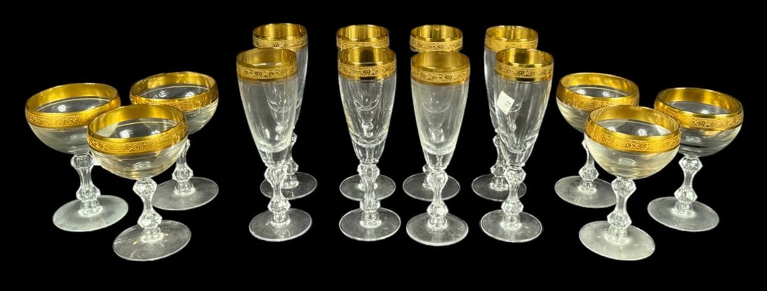 14 TIFFIN FRANCISCAN WESTCHESTER GOLD RIM GLASSES: 12 TIFFIN FRANCISCAN WESTCHESTER GOLD RIM GLASSES 6 WINE 8 CHAMPAGNE FLUTES Height: 7.75 in. by Width: 3.75 in. by Depth: 3.75