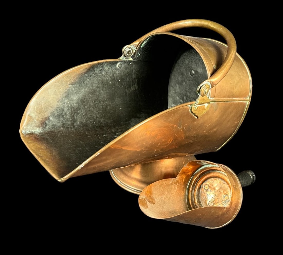 ANTIQUE COPPER COAL SCUTTLE (1 of 4)