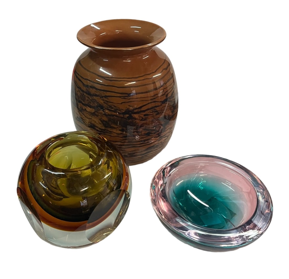 3 DECORATIVE ART GLASS OBJECTS (1 of 3)