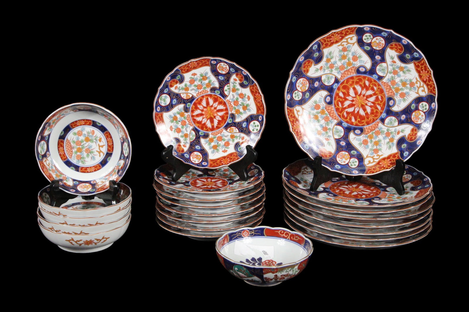 22 PCS JAPANESE IMARI PLATES AND BOWLS (1 of 3)
