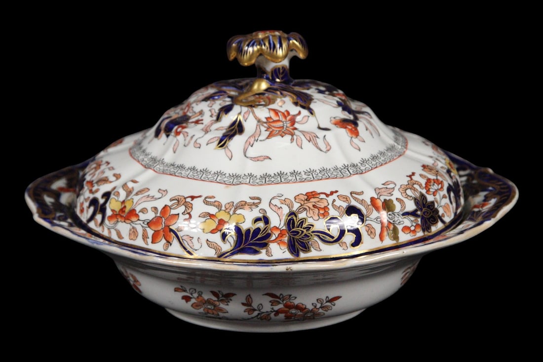 VINTAGE IRONSTONE CHINA COVERED VEGETABLE DISH (1 of 3)