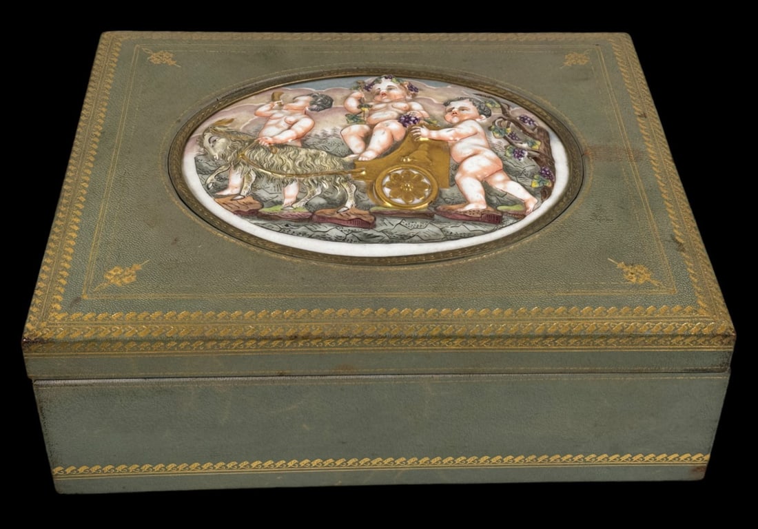 2 DECORATIVE BOXES CAPODIMONTE AND GLASS ART: 2 DECORATIVE BOXES CAPODIMONTE AND GLASS GEOMETRIC ART Height: 6.25 in. by Width: 11 in. by Depth: 9.5