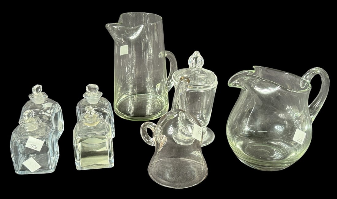 EIGHT VINTAGE MISCELLANEOUS GLASS OBJECTS (1 of 7)