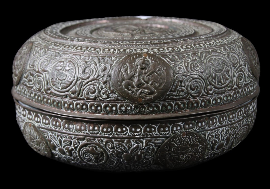 ANTIQUE BURMESE SILVER REPOUSSE LIDDED BOX: ANTIQUE BURMESE SILVER REPOUSSE LIDDED BOX Height: 6 in. by Width: 12 in. by Depth: 12