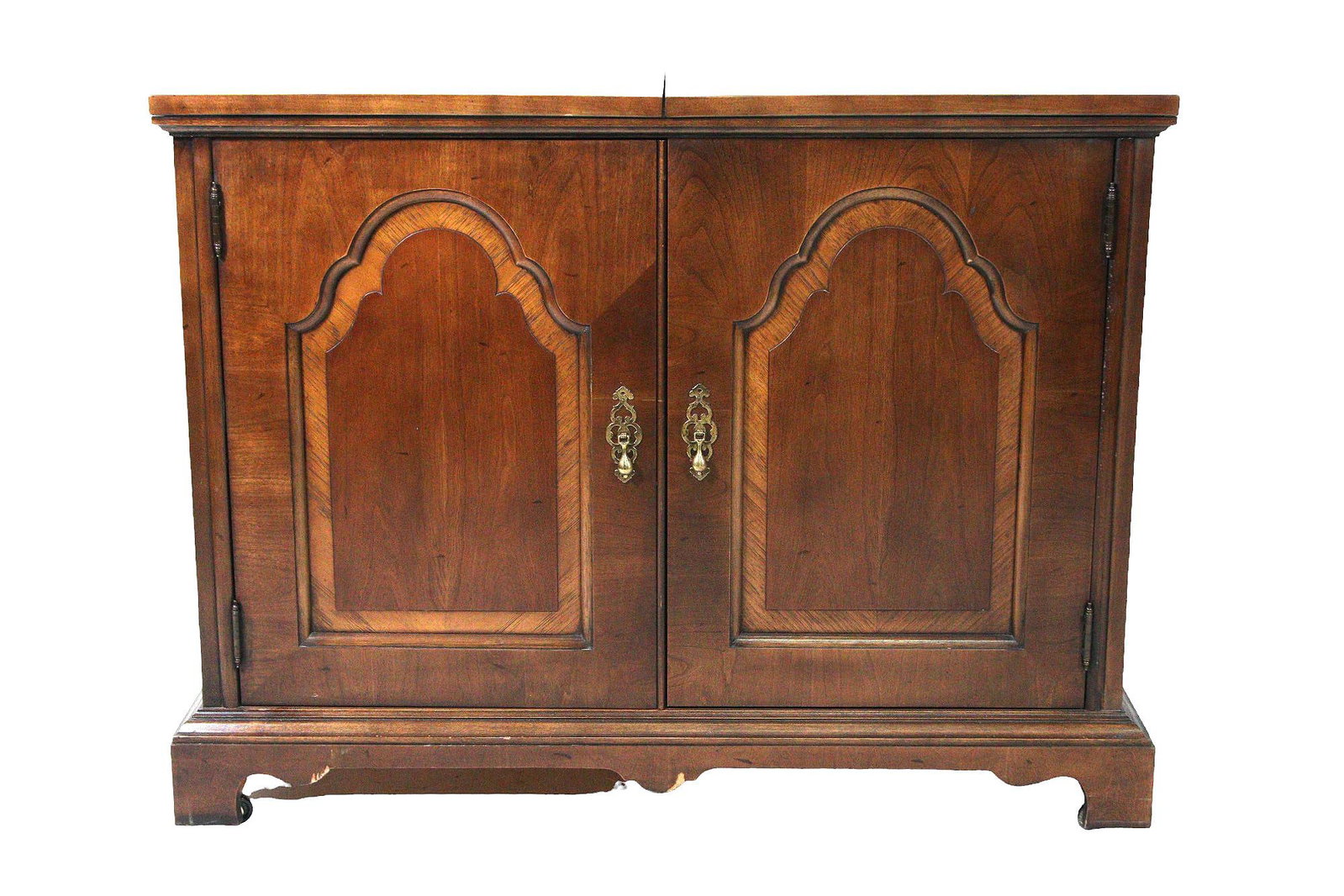 CENTURY FURNITURE CO. WALNUT BUFFET/BAR: CENTURY FURNITURE CO. WALNUT BUFFET/BAR. TOP FLIPS UP TO DOUBLE BAR SURFACE. Height: 31 in. by Width: 40 in. by Depth: 18