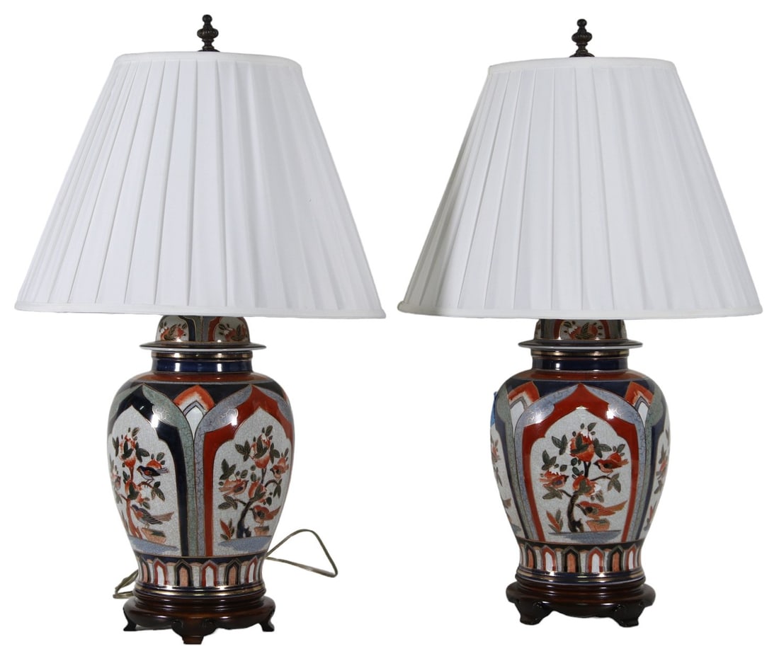 PAIR OF JAPANESE IMARI TABLE LAMPS (1 of 5)