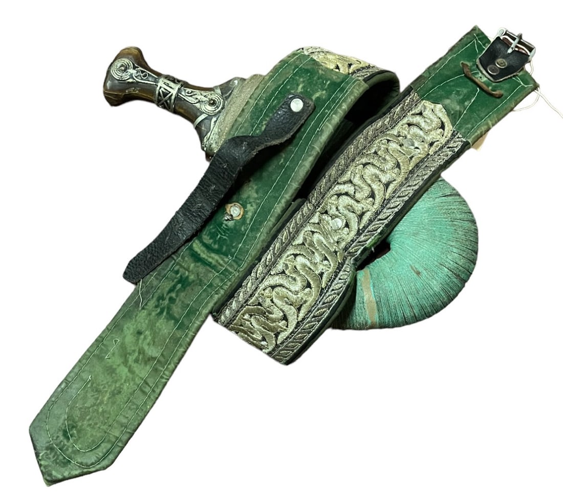 MIDDLE EASTERN YEMENI JAMBIYA (DAGGER W BELT) (1 of 5)