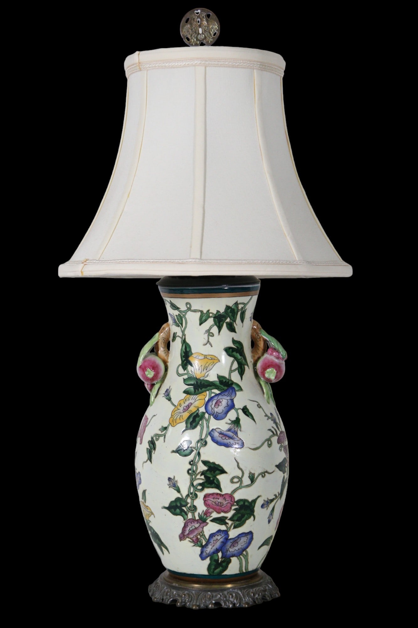 FAMILLE ROSE TABLE LAMP. (1 of 5)