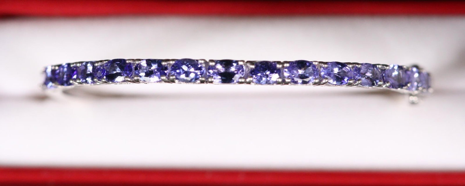 3.45 CT. GENUINE TANZANITE BANGLE BRACELET: 3.45 CT. GENUINE TANZANITE BANGLE BRACELET. Height: 2.5 in. round
