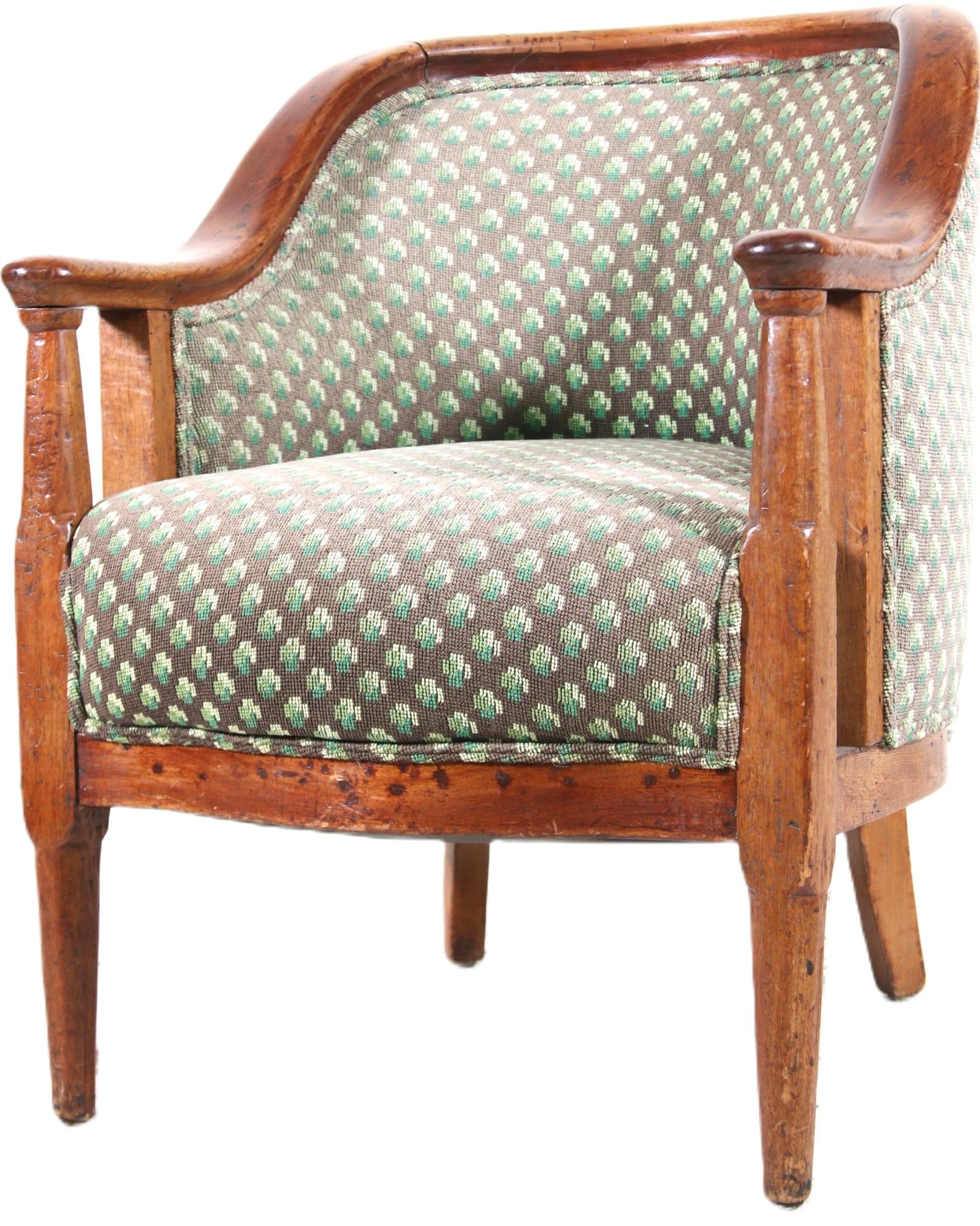 TRADITIONAL STYLE TUB ARMCHAIR: TRADITIONAL STYLE TUB ARMCHAIR. Height: 29.5 in. by Width: 24 in. by Depth: 27 in.