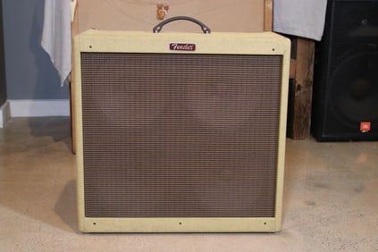 FENDER AMPLIFIER