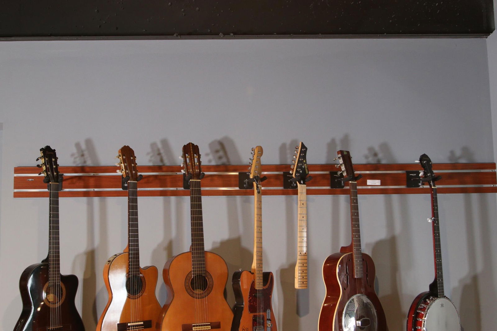MILTON GUITAR RACK (1 of 2)