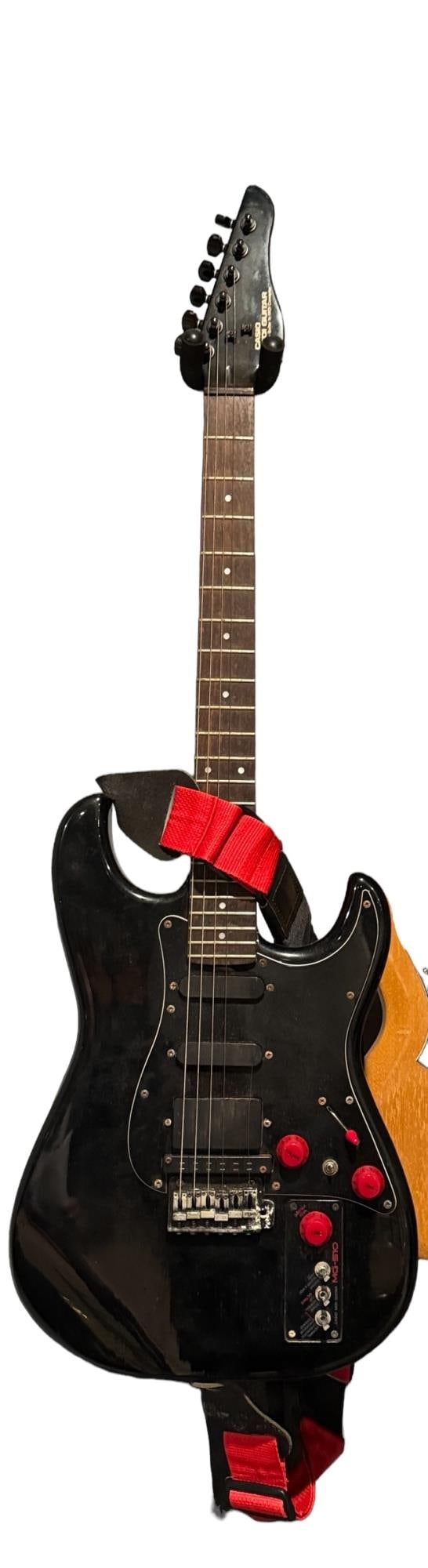 CASIO BLACK STRAT (605): CASIO BLACK STRAT