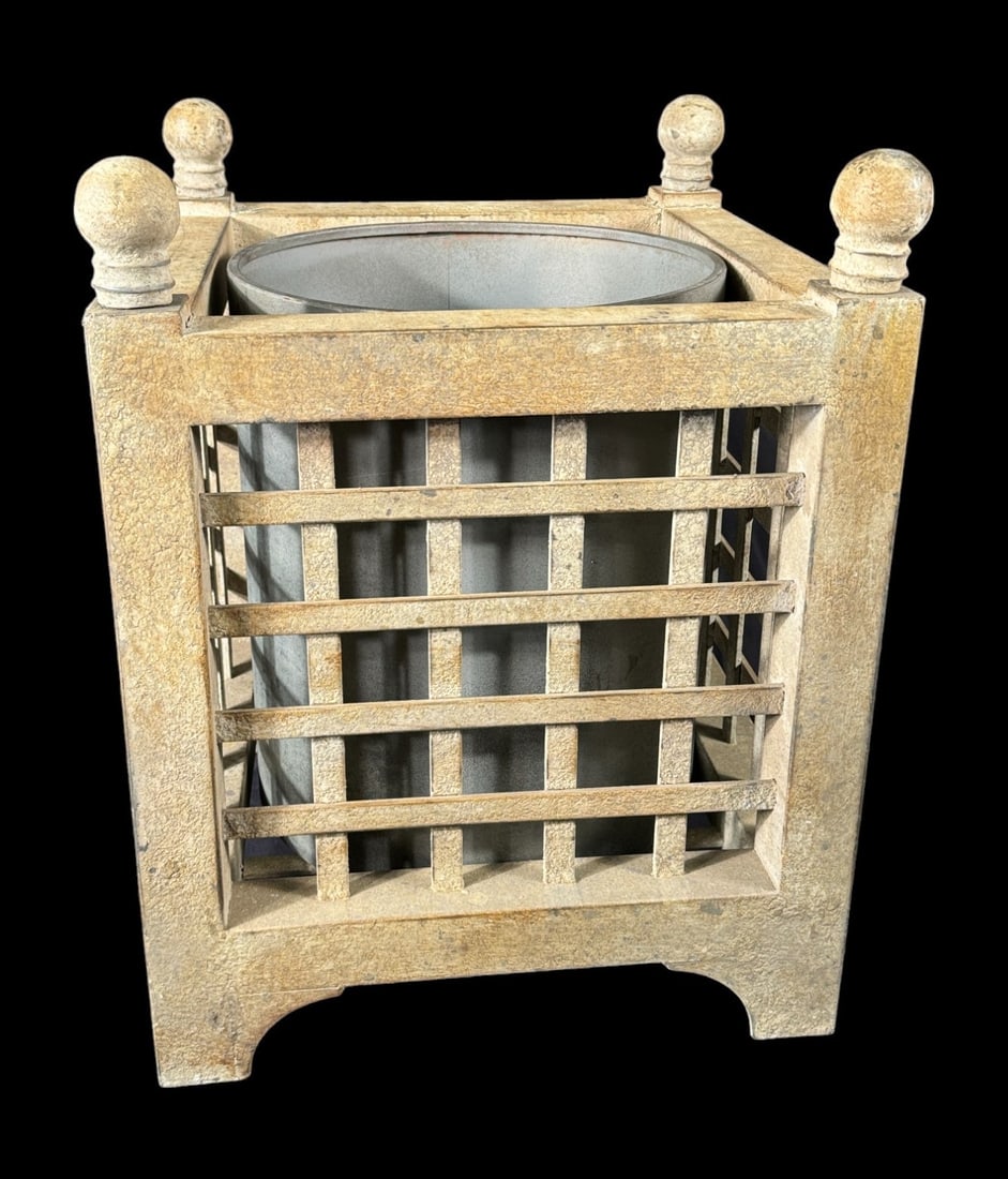 RUSTIC METAL SQUARE LATTICE PLANTER (1 of 4)