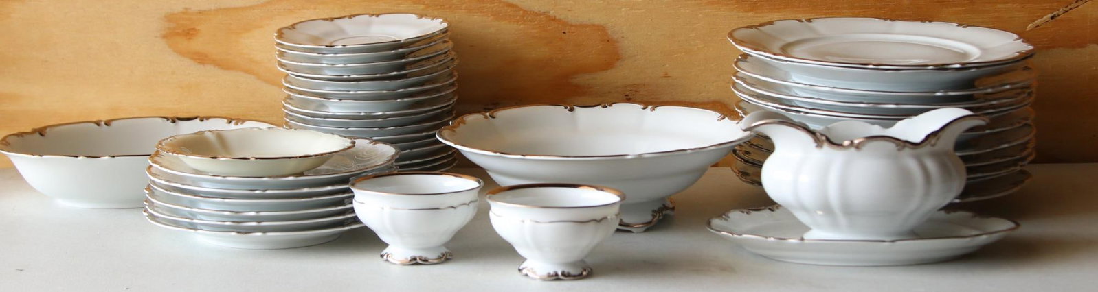 SET OF 39 HUTSCHENREUTHER PASCO PLATES: SET OF 39 HUTSCHENREUTHER PASCO PLATES. Height: 3 in. by Width: 10 in. by Depth: 10 in