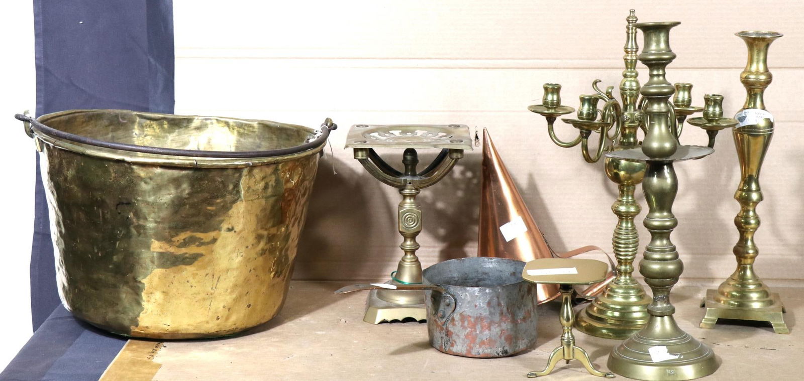 18TH/19TH C. 8 PCS LOT OF BRASS ITEMS (1 of 3)