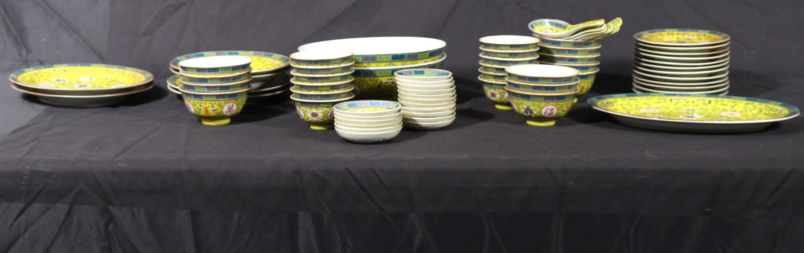 VINTAGE TA TIING PLACESET, MADE IN TAIWAN 73 PCS: VINTAGE TA TIING PLACESET, MADE IN TAIWAN 73 PCS.