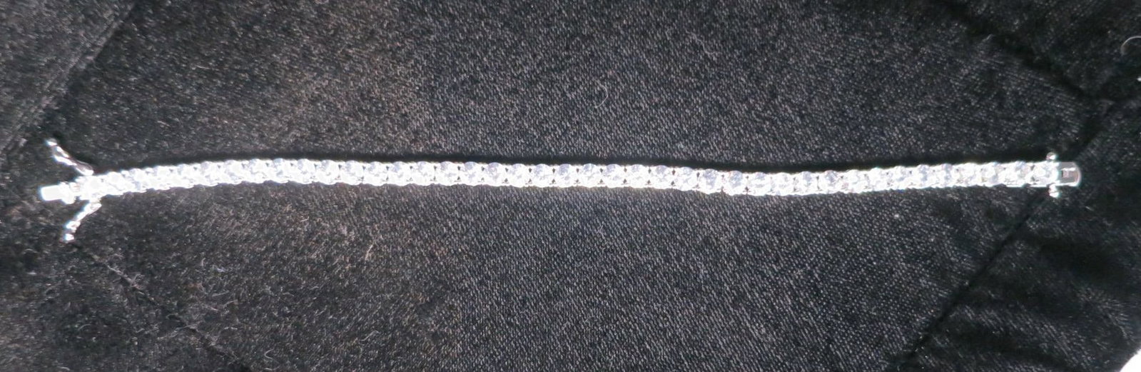 SILVER ROUND CZ 7.25" TENNIS BRACELET: SILVER ROUND CZ 7.25" TENNIS BRACELET.