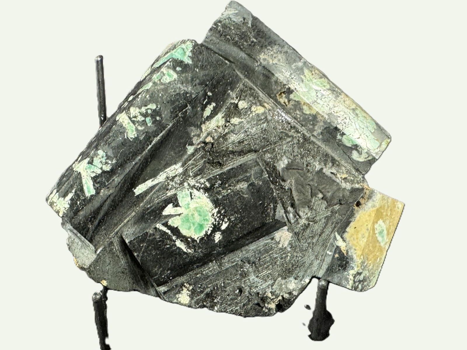 EMERALD SPECIMAN: EMERALD SPECIMAN Height: 4 in. by Width: 5