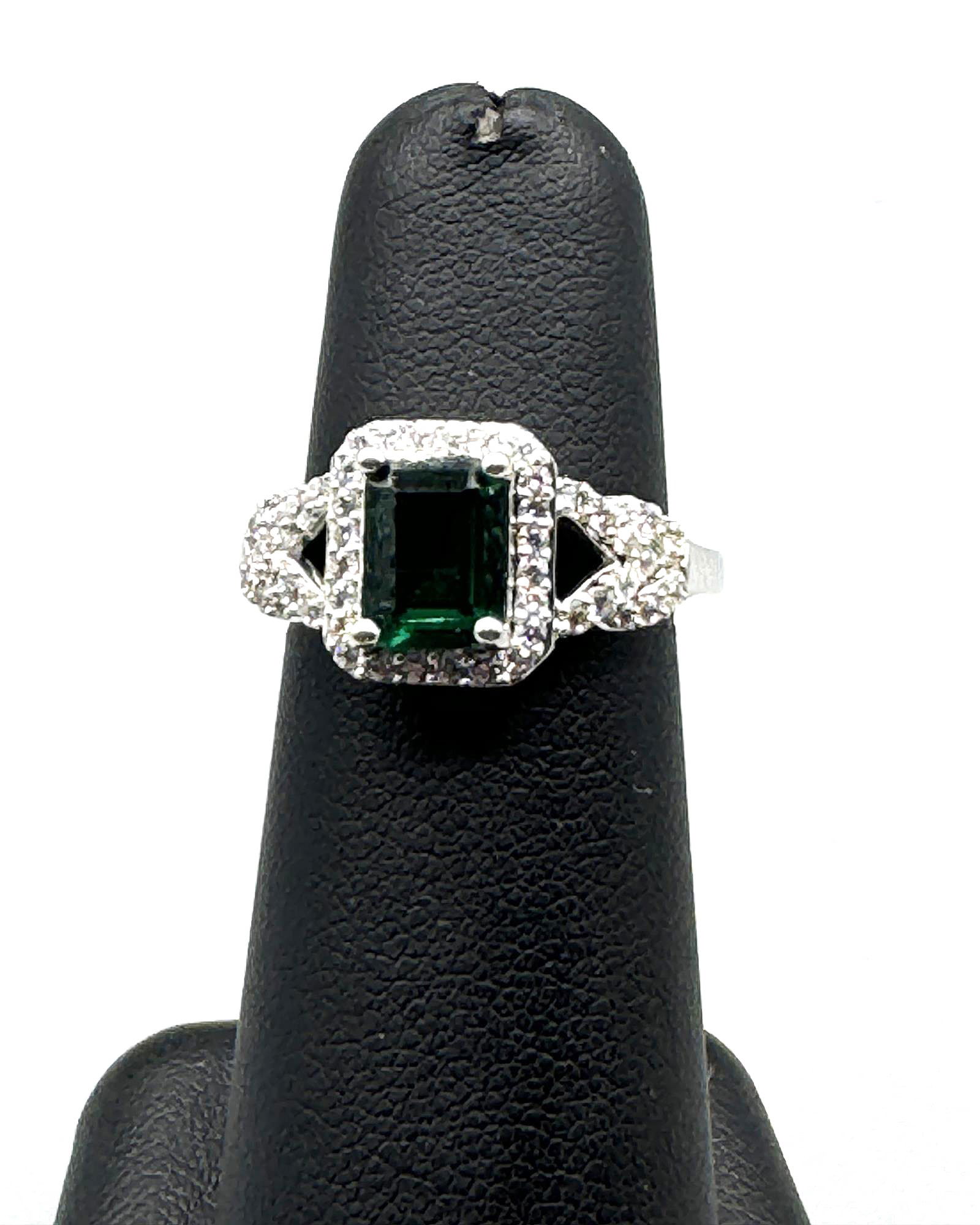 CENTER STONE EMERALD GREEN AND DIA STERLING RING: CENTER STONE EMERALD GREEN AND DIA STERLING RING