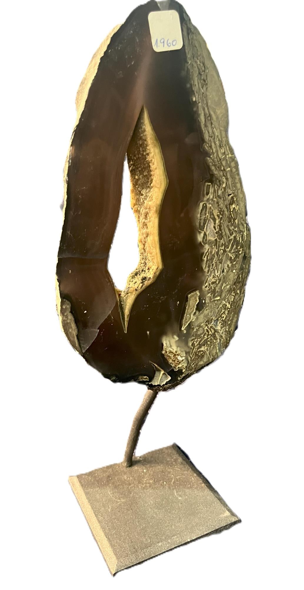 AGATE 1.96KG: AGATE 1.96KG Height: 9 in. by Width: 5.25 in