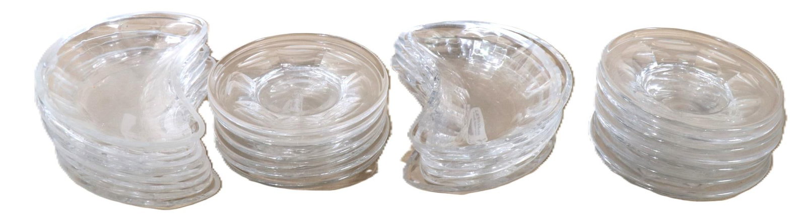 LOT OF TWENTY-NINE BACCARAT CRYSTAL PLATES (1 of 4)