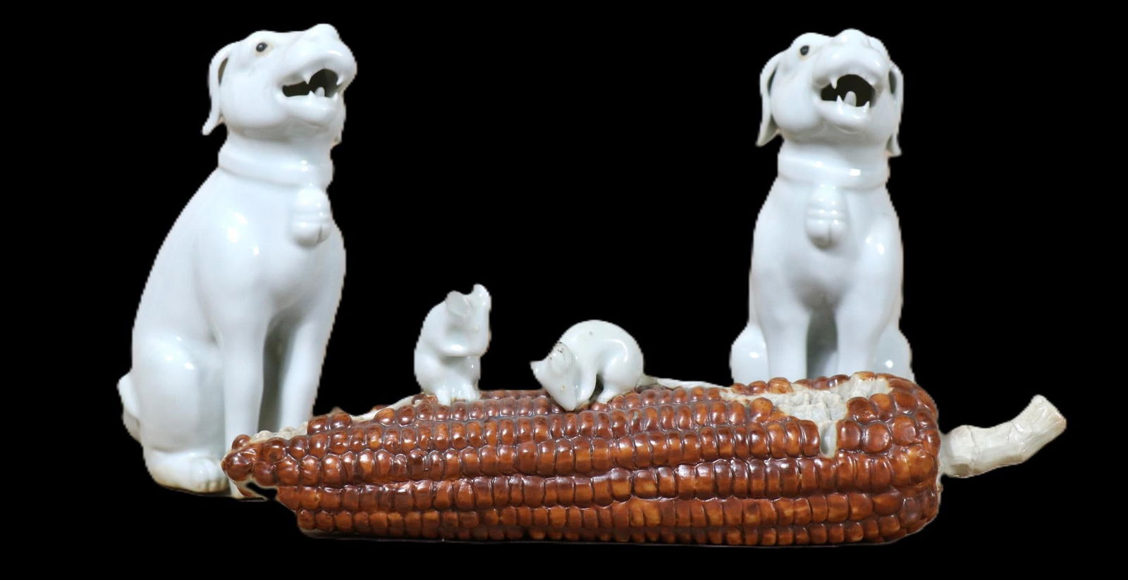 THREE JAPANESE PORCELAIN PIECES (1 of 3)