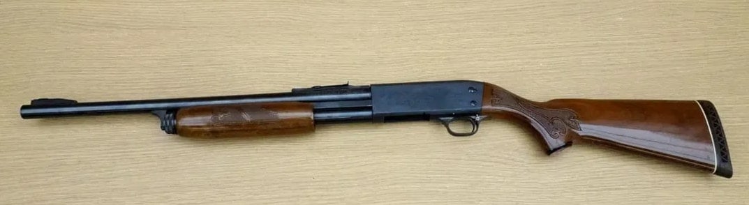 ITHACA 37-FEATHERLIGHT DEERSLAYER 12 ga. 37-FEATHE: ITHACA 37-FEATHERLIGHT DEERSLAYER 12 ga. 37-FEATHERLIGHT DEERSLAYER SHOTGUN.Pump Action Very Nice ITHACA! Features a Front Blade Sight, Notch Rear Sight, Blued Finish, Straight Grained Wood Stock with