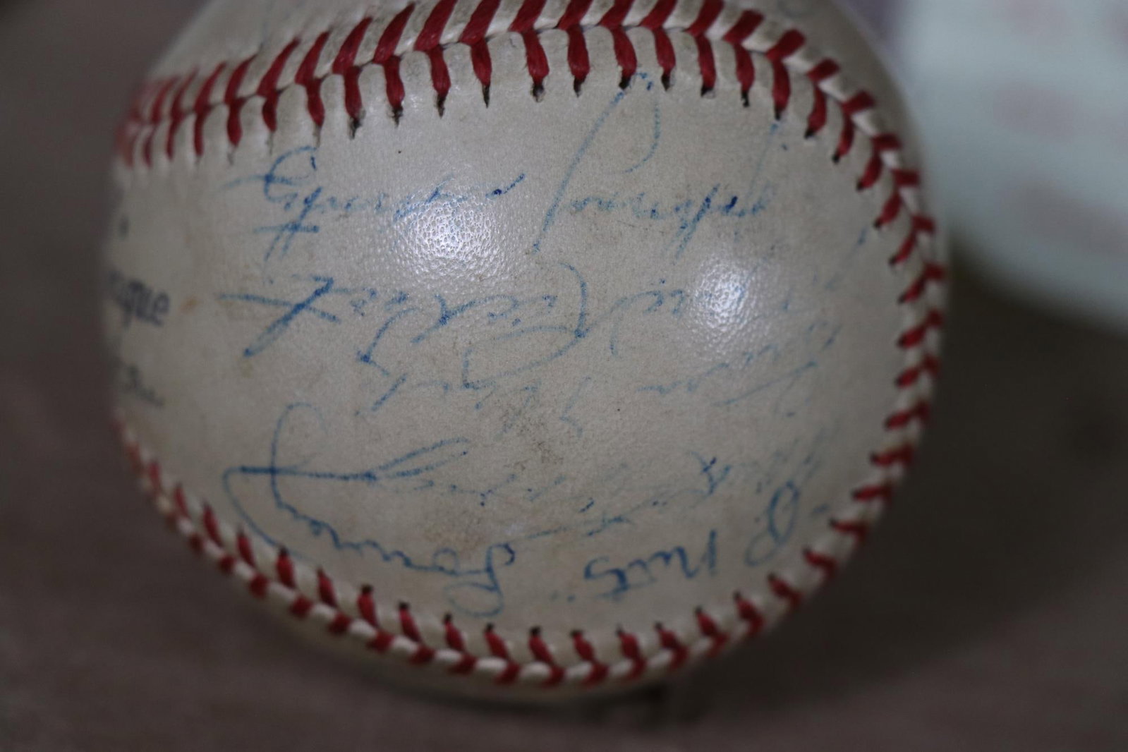 SIGNED BASEBALL: BASEBALL SIGNED BY STAN MUSIAL, PHIL RUZZUTO, ENOS SLAUGHTER, JOHNNY MIZE.
