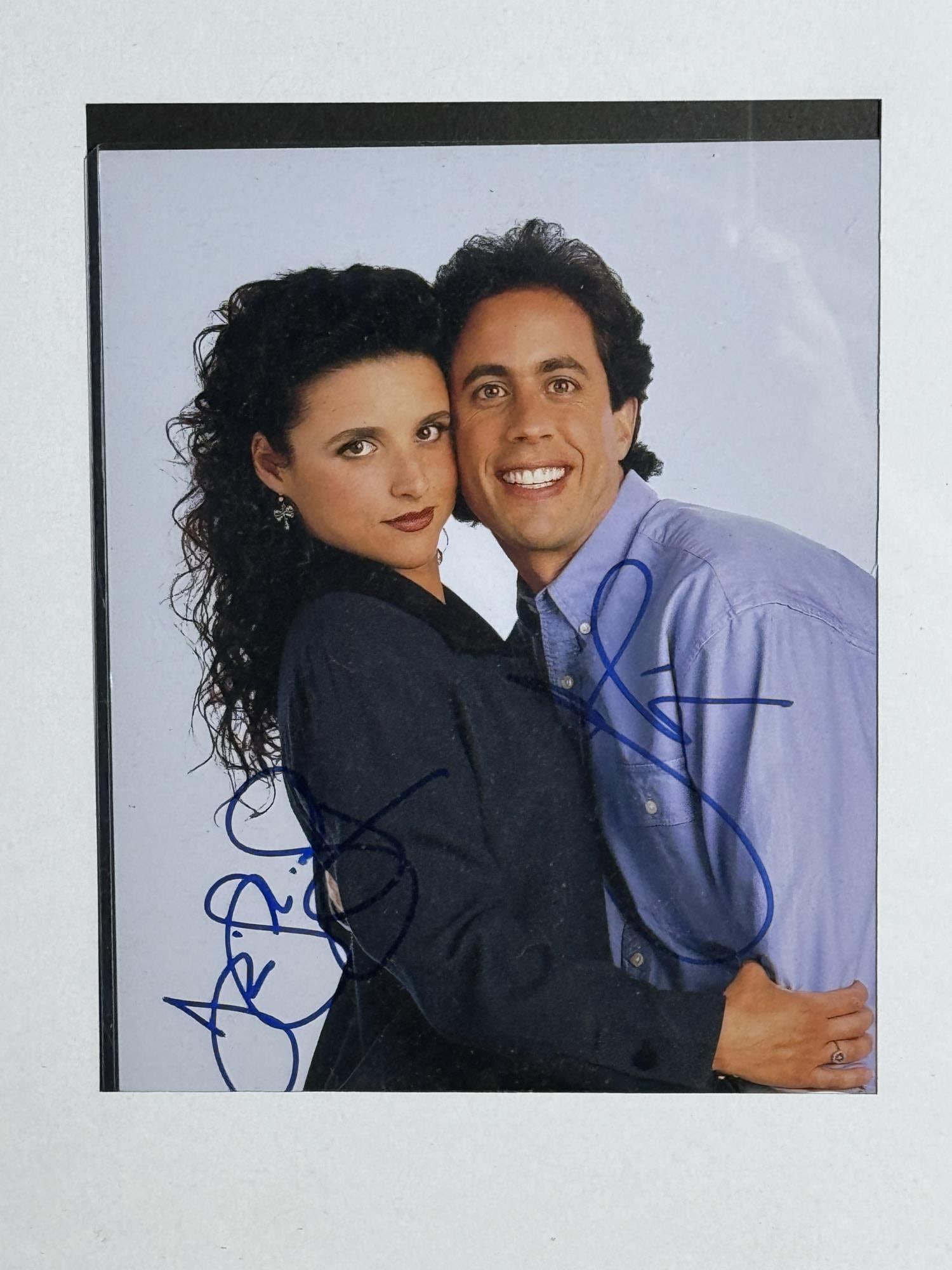 JERRY SEINFELD / JULIA LOUIS DREYFRUSS PHOTO: JERRY SEINFELD / JULIA LOUIS DREYFRUSS PHOTO SIGNED UC119093
